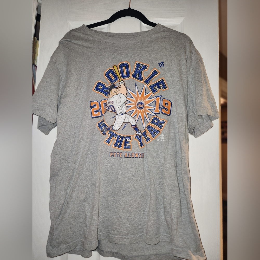 NY Mets Pete Alonso Rookie of the Year Tee Size XL (small tear on right sleeve)
